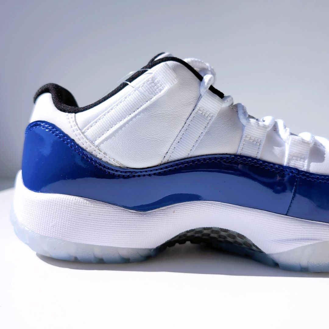 NIKE WMNS AIR JORDAN 11 LOW "CONCORD SKETCH" | 24.5cm | AH7860-100