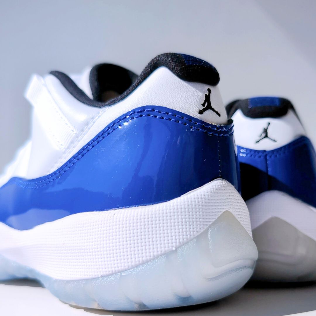 NIKE WMNS AIR JORDAN 11 LOW "CONCORD SKETCH" | 24.5cm | AH7860-100