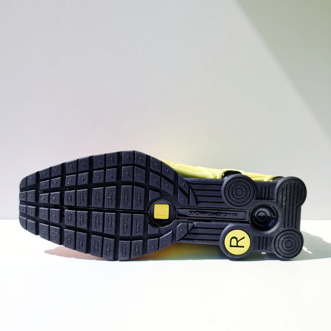 Martine Rose × Nike WMNS Shox MR4 "Safety Orange" | 25.5cm | DQ2401-800