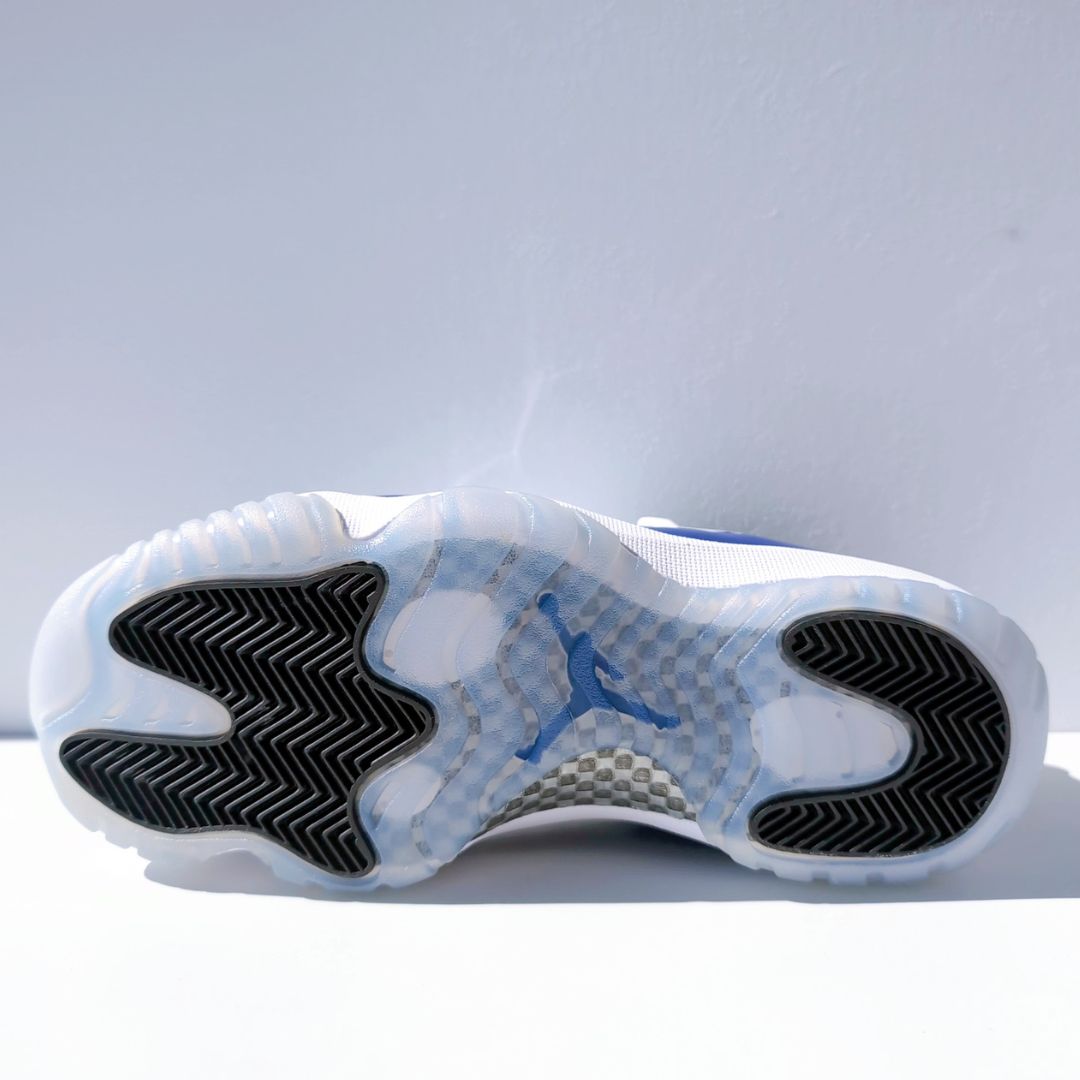 NIKE WMNS AIR JORDAN 11 LOW "CONCORD SKETCH" | 24.5cm | AH7860-100