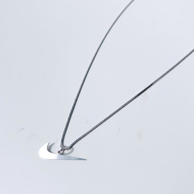 「SNEAKER TRIBUTE NEAKLACE」ブランドマークチャーム ネックレス : SWOOSH TRIBUTE / SILVER シルバー