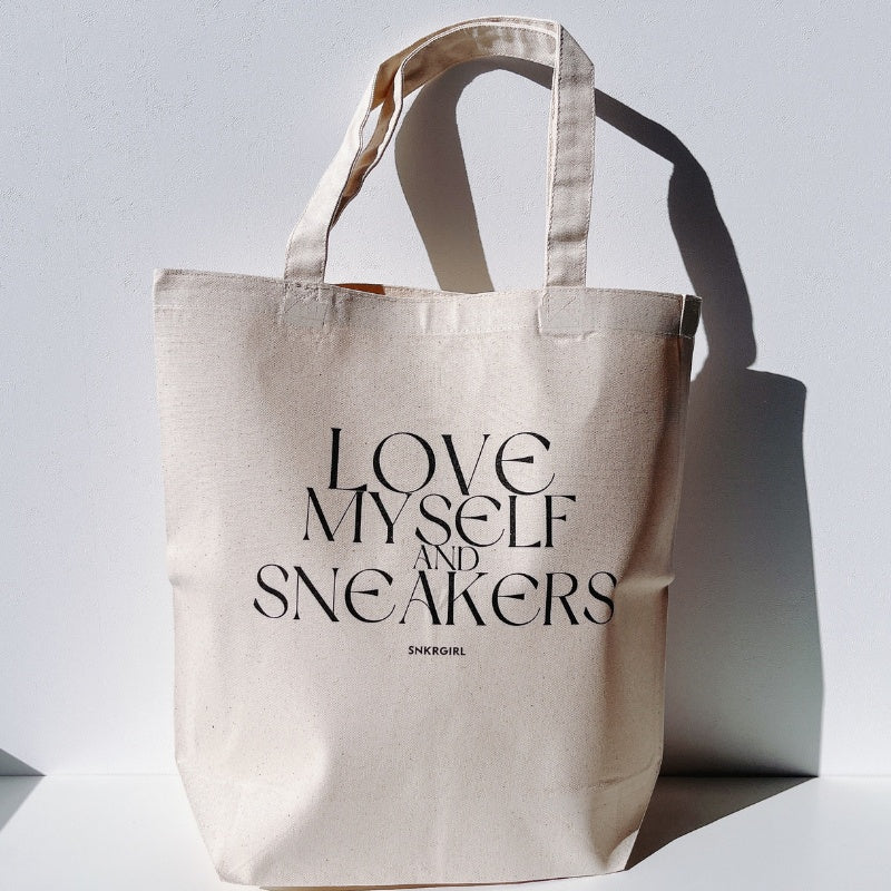 【SNKRGIRL Original】オリジナルロゴ トートバッグ 上品なロゴデザイン : Mサイズ (セール対象商品)