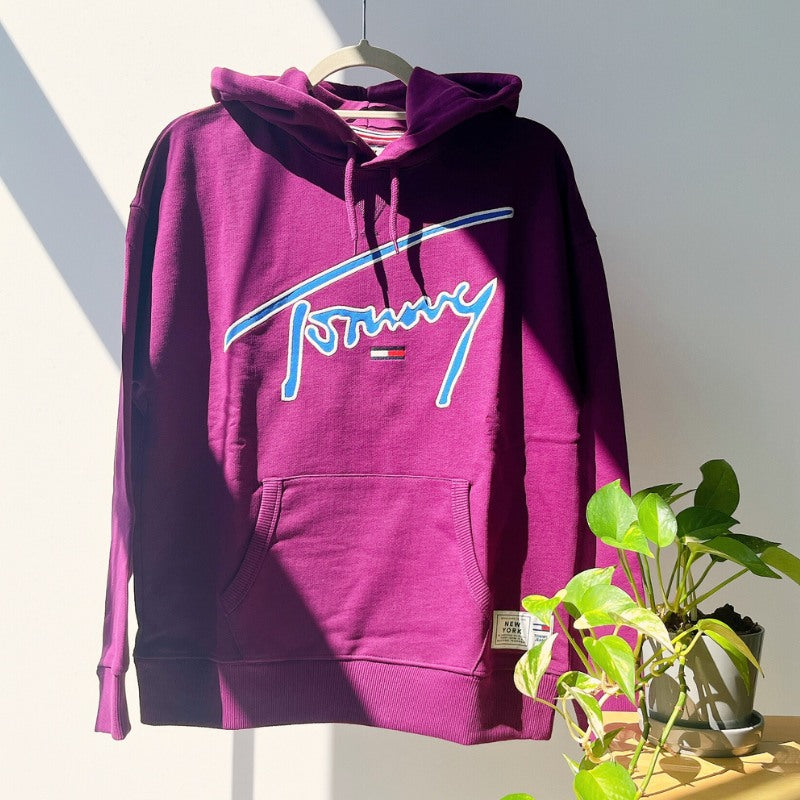 『Tommy Jeans シグネチャーカプセルロゴフーディー』ダークパープル フロントロゴパーカー Dark purple : XS