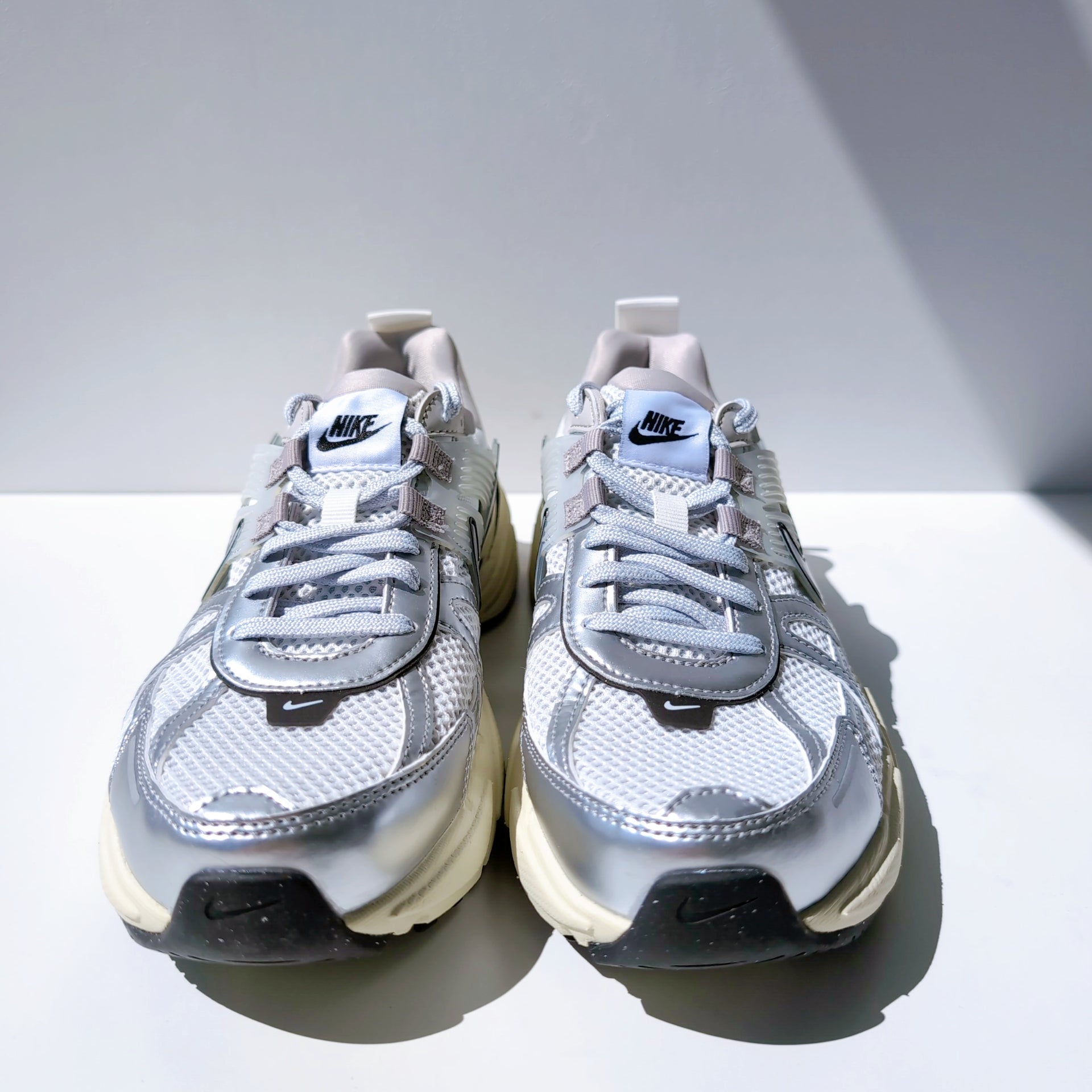 W NIKE V2K Run "Metallic Silver"|25.5cm|FD0736-100