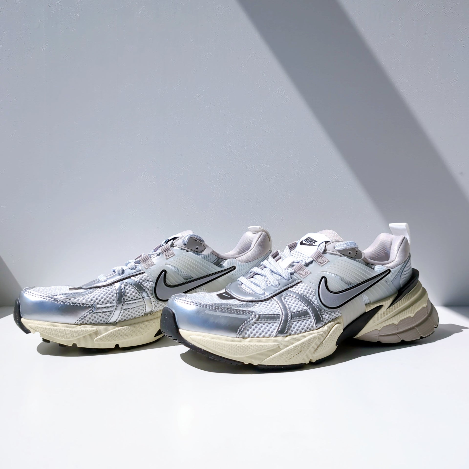W NIKE V2K Run "Metallic Silver"|25.5cm|FD0736-100