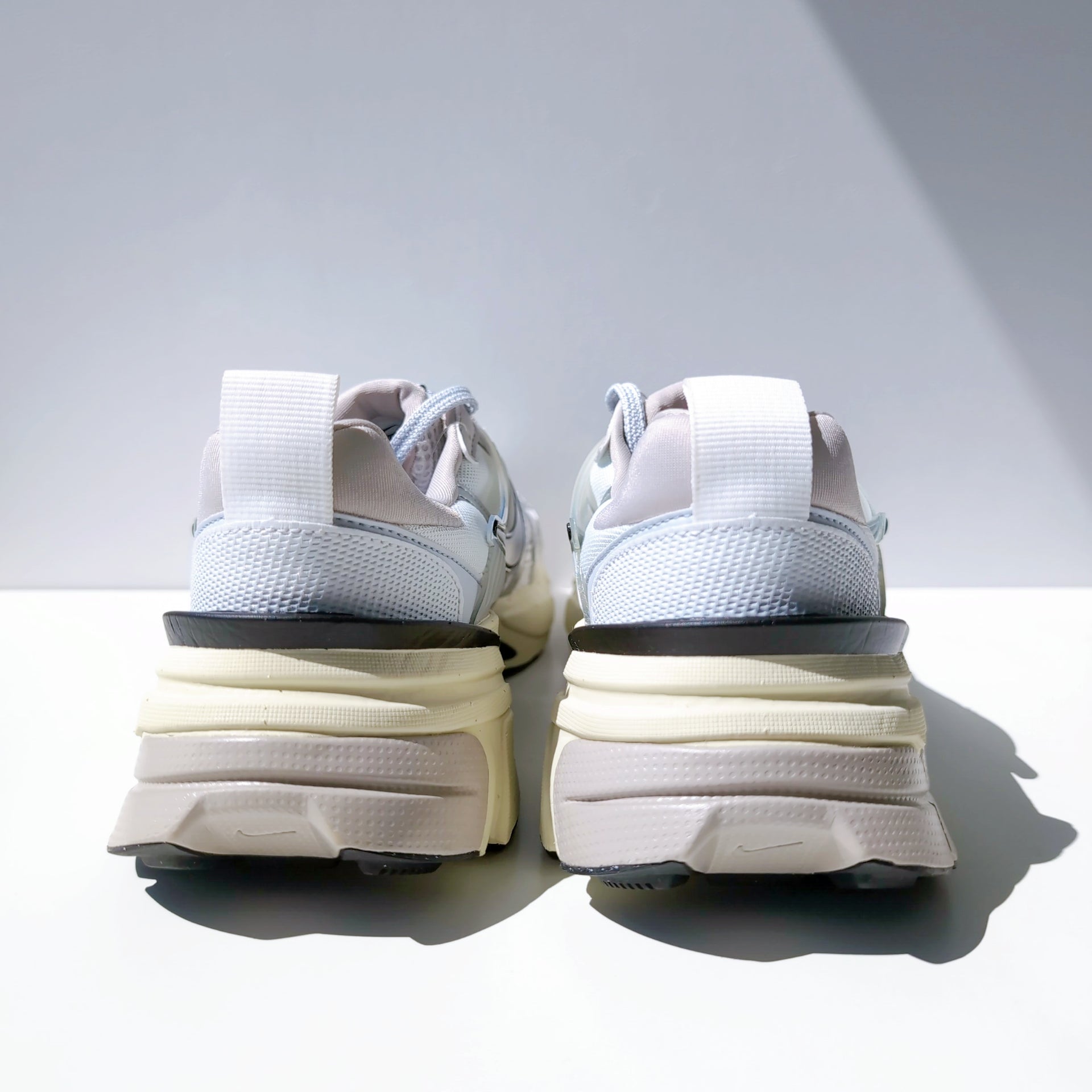 W NIKE V2K Run "Metallic Silver"|25.5cm|FD0736-100