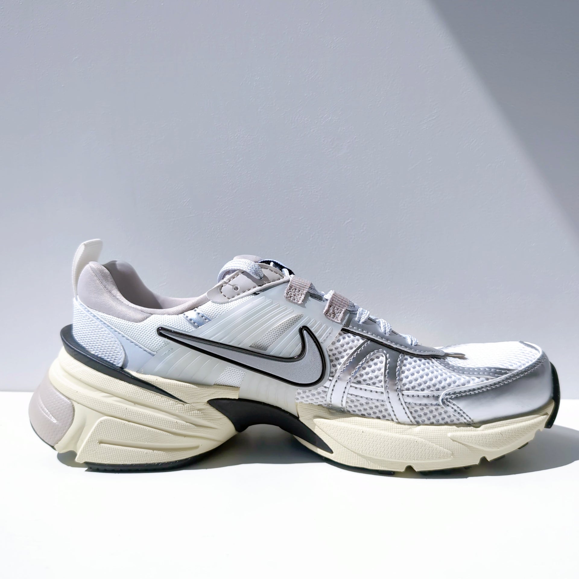 W NIKE V2K Run "Metallic Silver"|25.5cm|FD0736-100