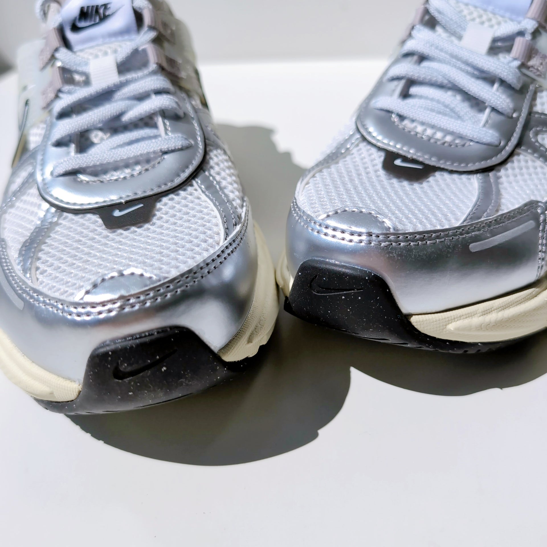 W NIKE V2K Run "Metallic Silver"|25.5cm|FD0736-100