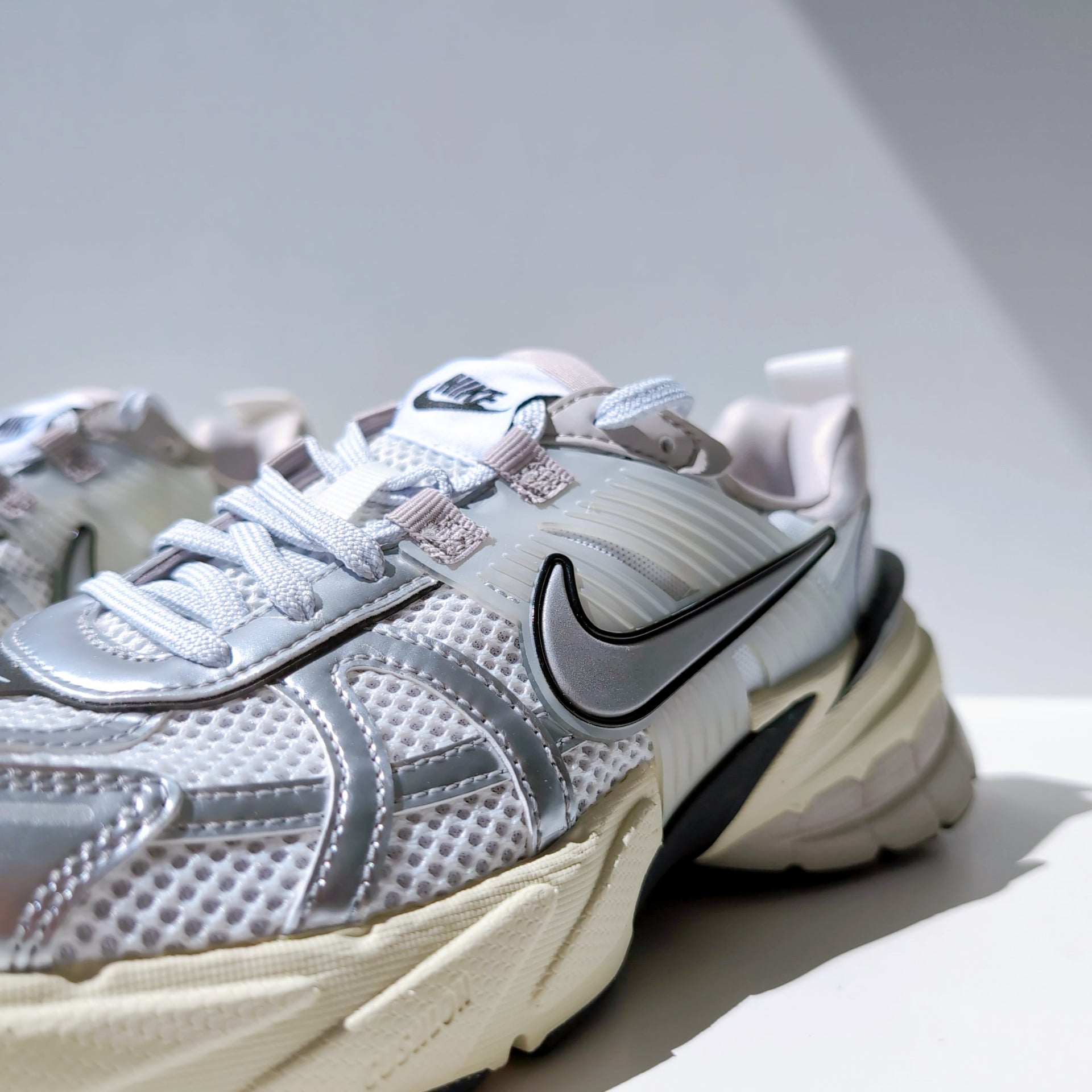 W NIKE V2K Run "Metallic Silver"|25.5cm|FD0736-100