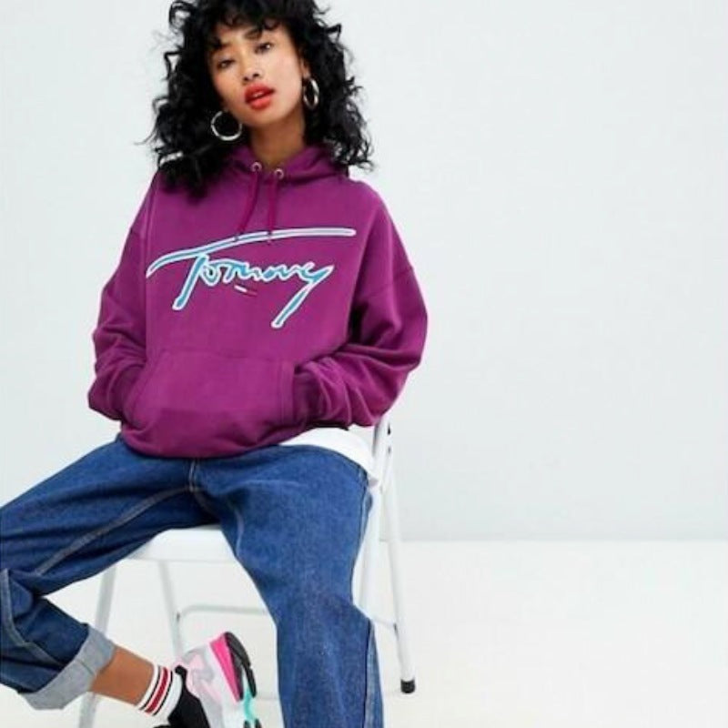 『Tommy Jeans シグネチャーカプセルロゴフーディー』ダークパープル フロントロゴパーカー Dark purple : XS