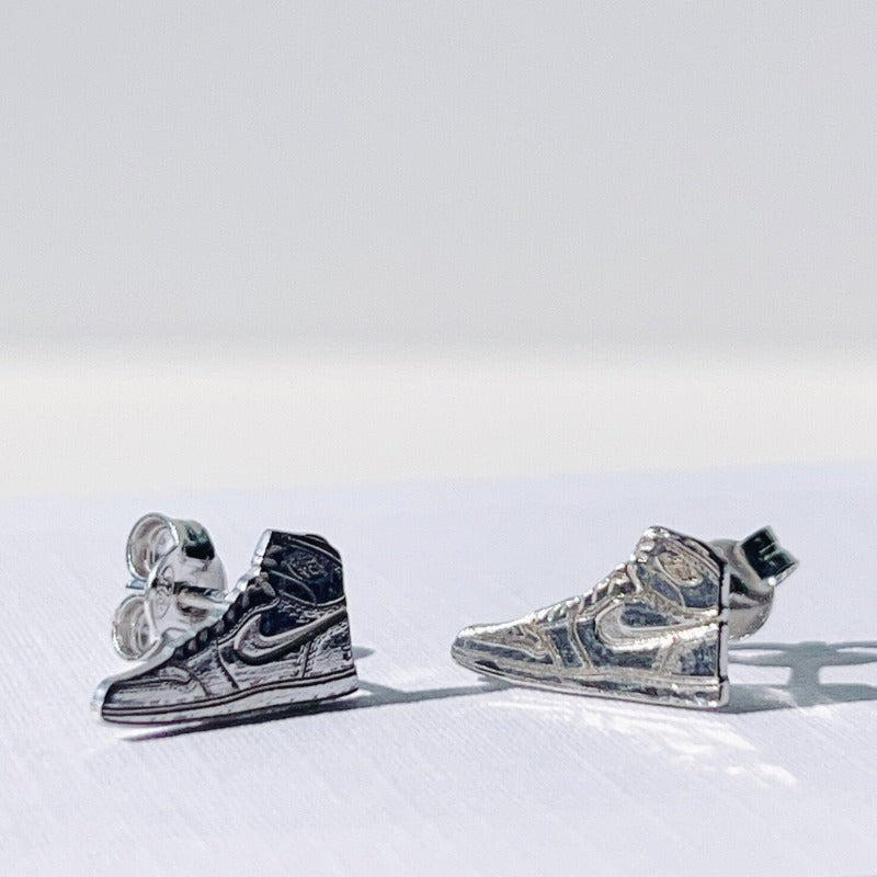 「SNEAKER TRIBUTE EARRINGS」スニーカーチャーム ピアス : SNEAKER TRIBUTE / SILVER シルバー