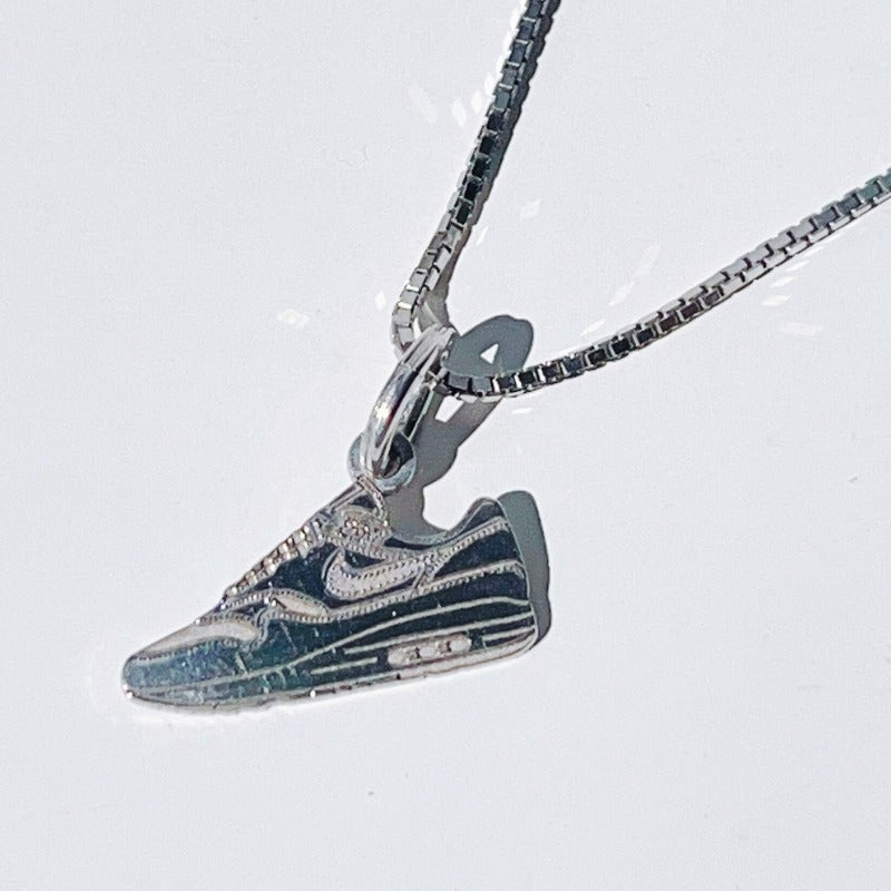 「SNEAKER TRIBUTE NEAKLACE」スニーカーチャームネックレス : AIR MAX 1 TRIBUTE / SILVER シルバー