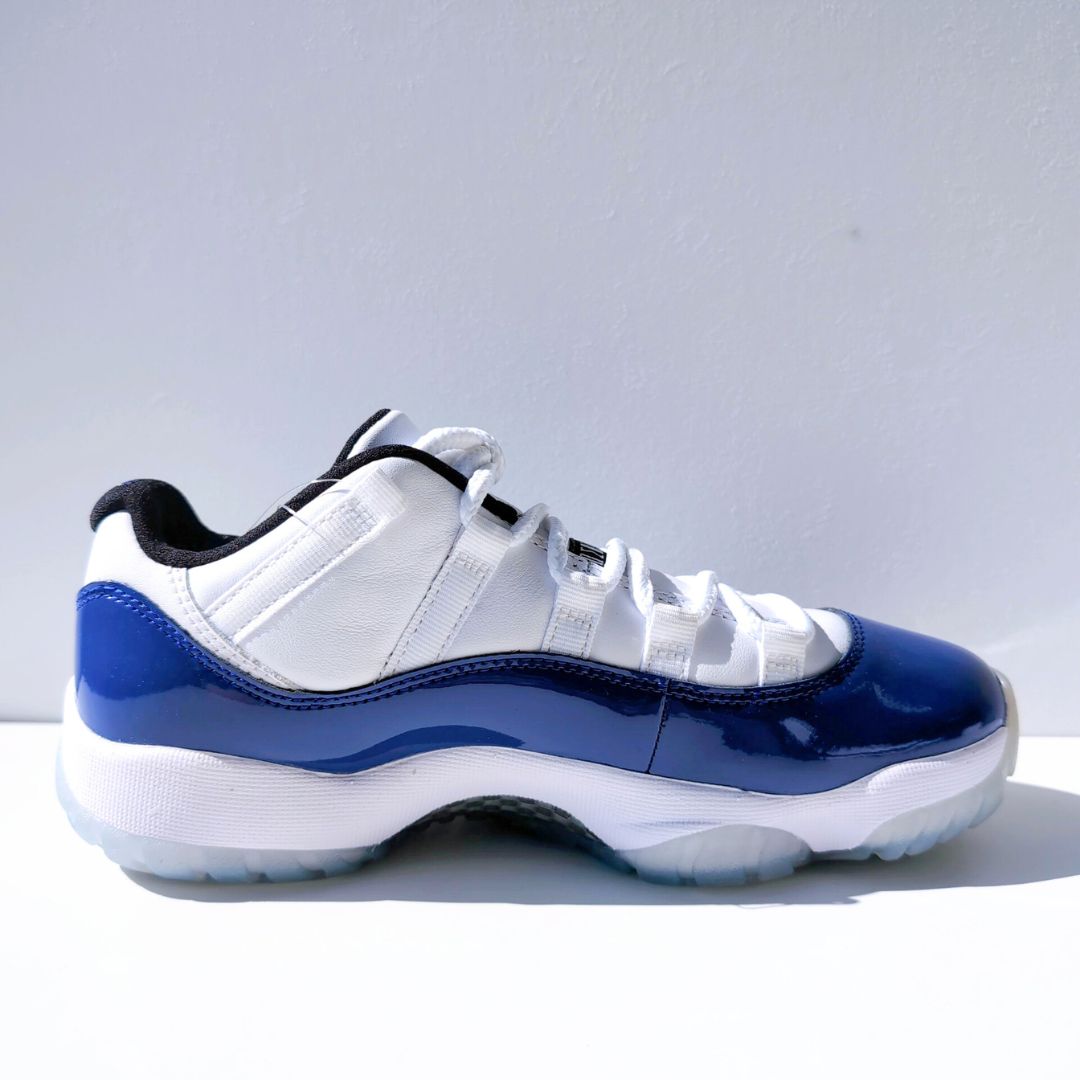 NIKE WMNS AIR JORDAN 11 LOW "CONCORD SKETCH" | 24.5cm | AH7860-100