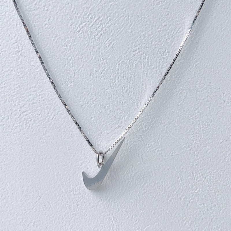 「SNEAKER TRIBUTE NEAKLACE」ブランドマークチャーム ネックレス : SWOOSH TRIBUTE / SILVER シルバー