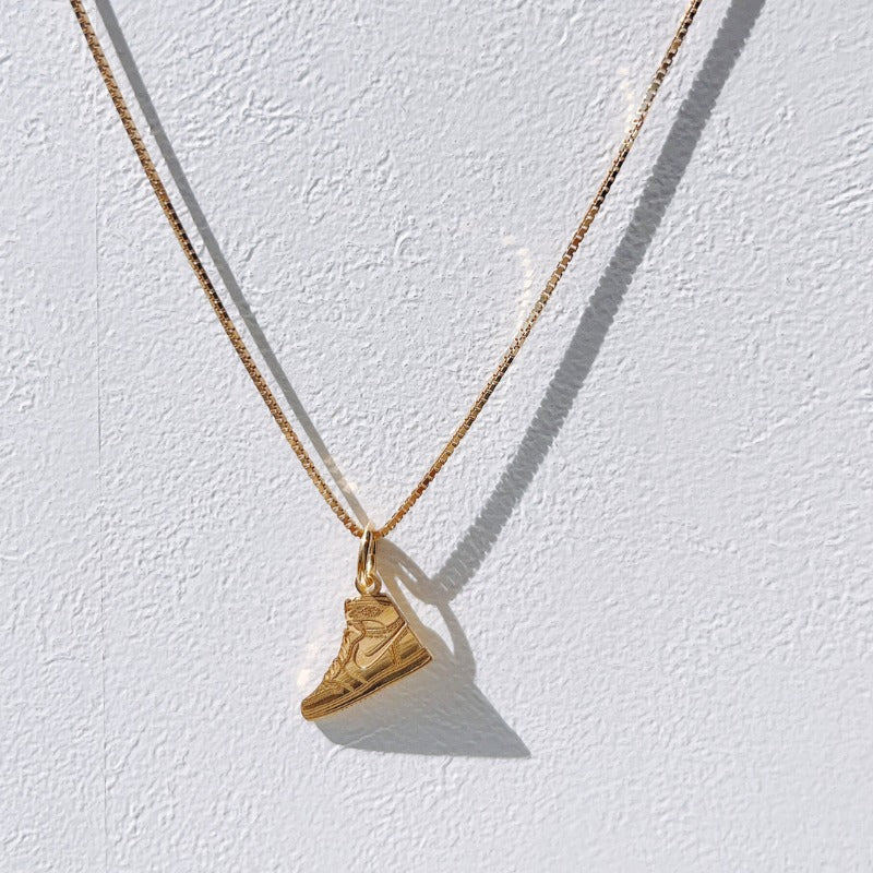 「SNEAKER TRIBUTE NEACKLACE」スニーカーチャームネックレス : SNKR_TRIBUTE / GOLD ゴールド