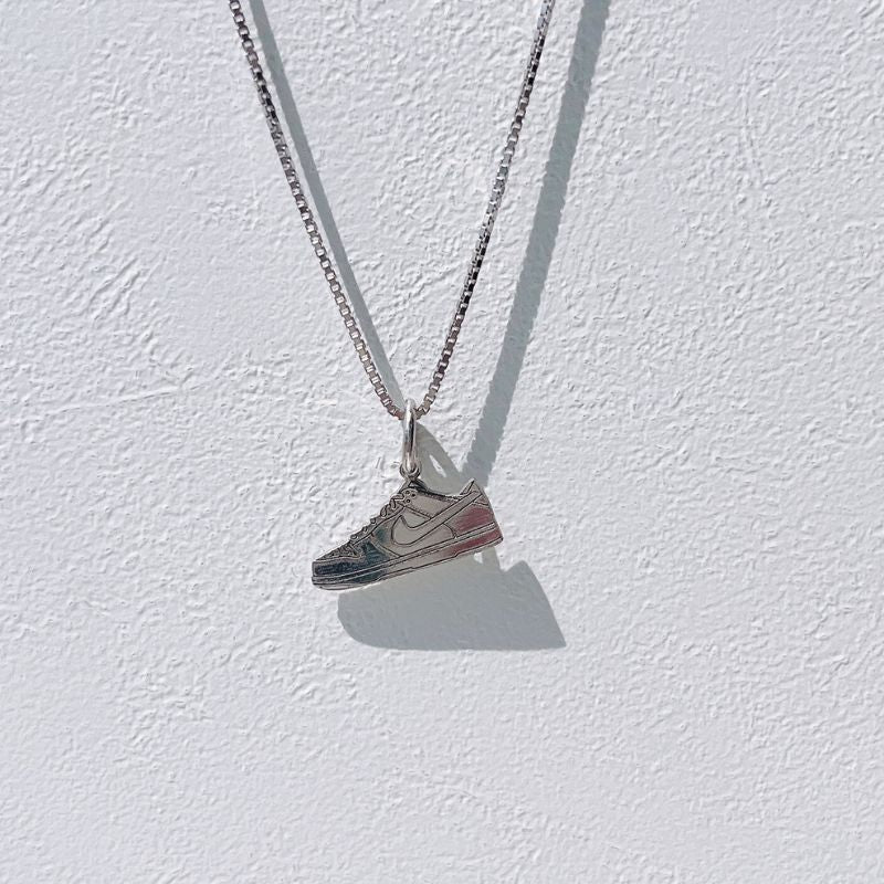 「SNEAKER TRIBUTE NEAKLACE」スニーカーチャームネックレス : DUNK LOW TRIBUTE / SILVER シルバー
