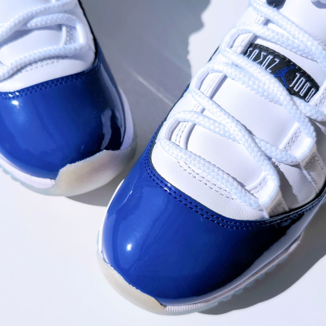 NIKE WMNS AIR JORDAN 11 LOW "CONCORD SKETCH" | 24.5cm | AH7860-100