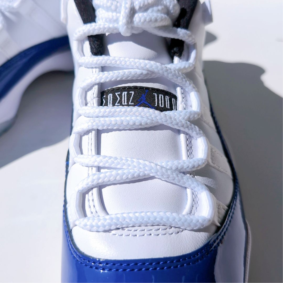 NIKE WMNS AIR JORDAN 11 LOW "CONCORD SKETCH" | 24.5cm | AH7860-100