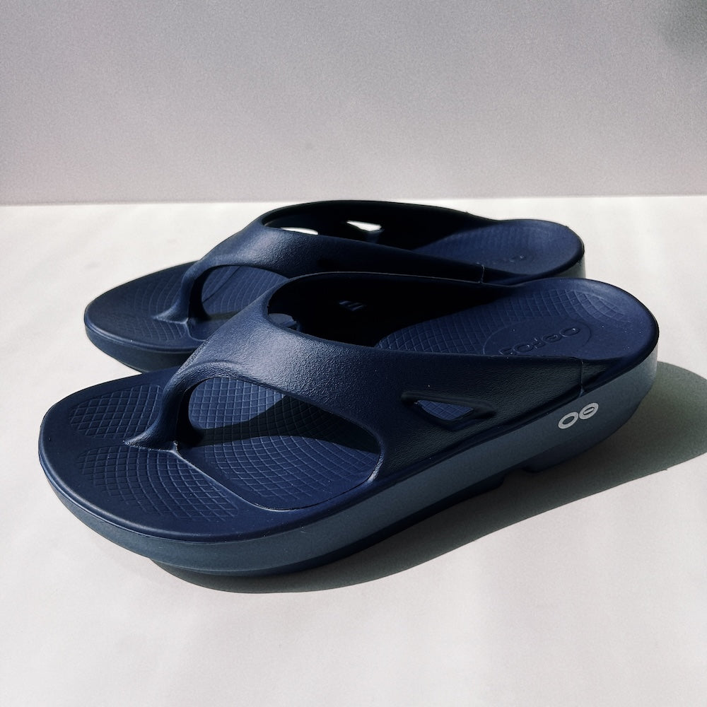 メンズあり!OOFOS ウーフォス OOoriginal リカバリーサンダル ネイビー Navy (セール対象)