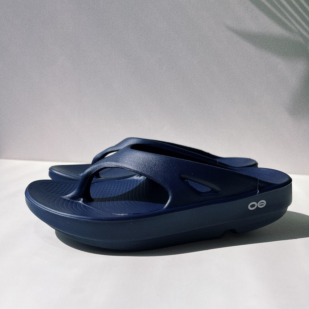 メンズあり!OOFOS ウーフォス OOoriginal リカバリーサンダル ネイビー Navy (セール対象)