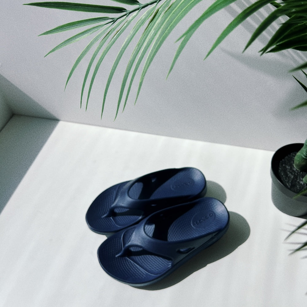 残り1点!OOFOS/ウーフォス OOoriginal リカバリーサンダル ネイビー Navy (セール対象)