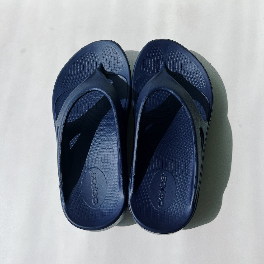 メンズあり!OOFOS ウーフォス OOoriginal リカバリーサンダル ネイビー Navy (セール対象)