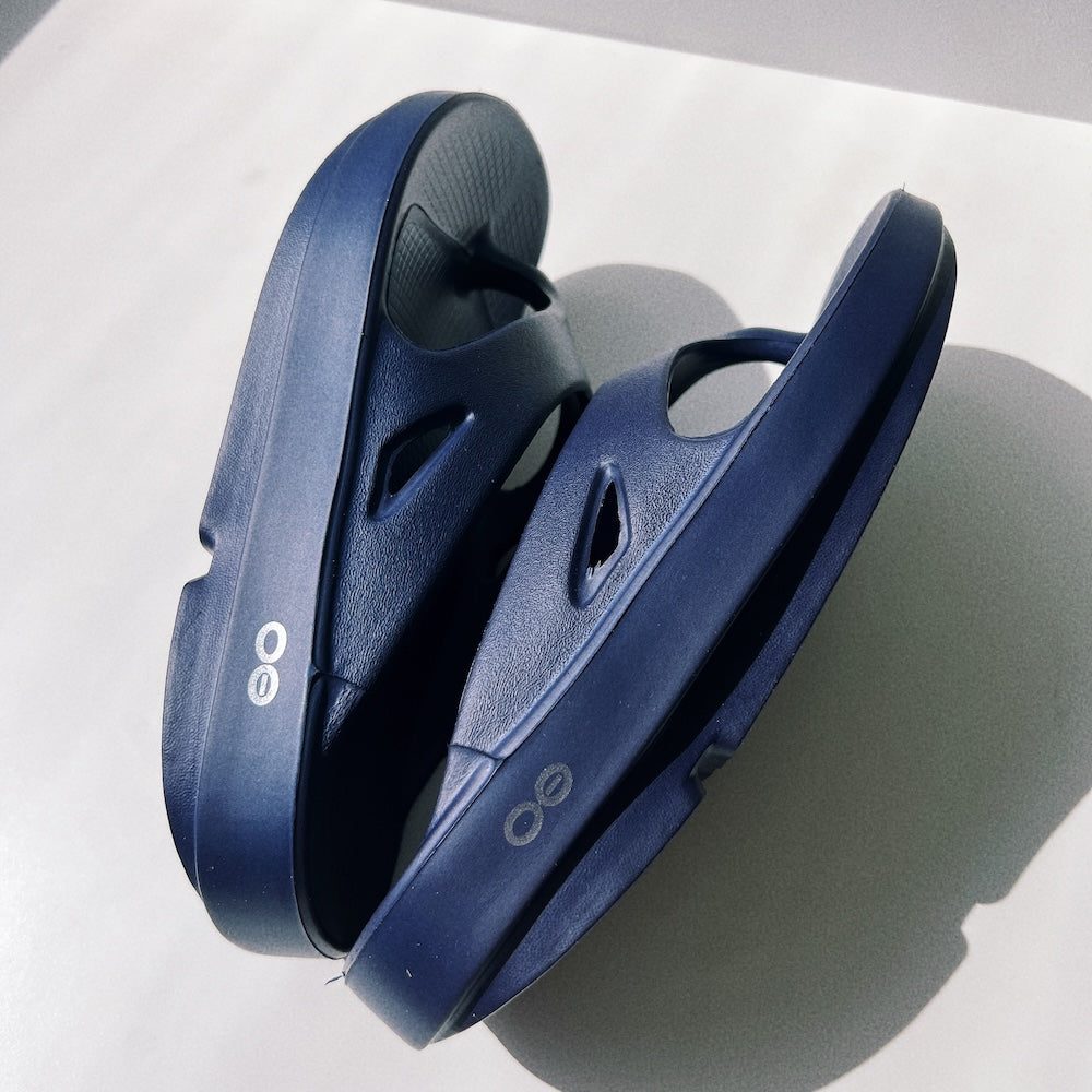 メンズあり!OOFOS ウーフォス OOoriginal リカバリーサンダル ネイビー Navy (セール対象)