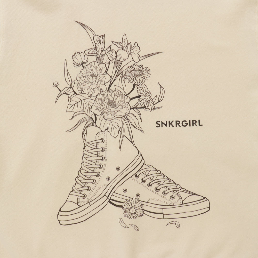 SNKRGIRLプルオーバーパーカー "Flowers n' Kicks" 黒ライン(バックロゴ,オフホワイト)