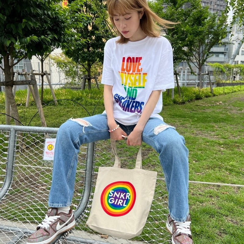 Pride T-Shirt "Love, Myself And Sneakers" Rainbow Tシャツ