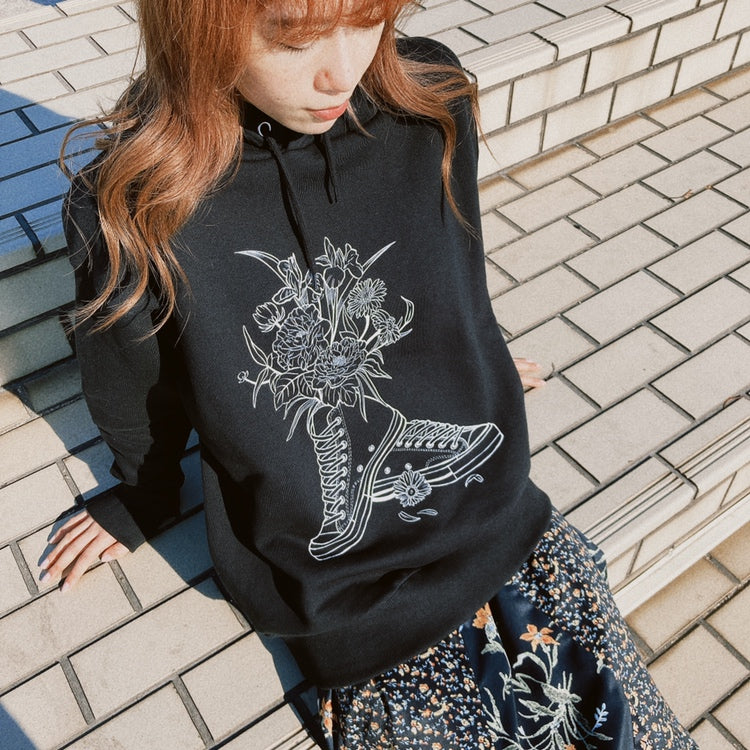 SNKRGIRLパーカー "Flowers n' Kicks" 2色 (黒, グレー)