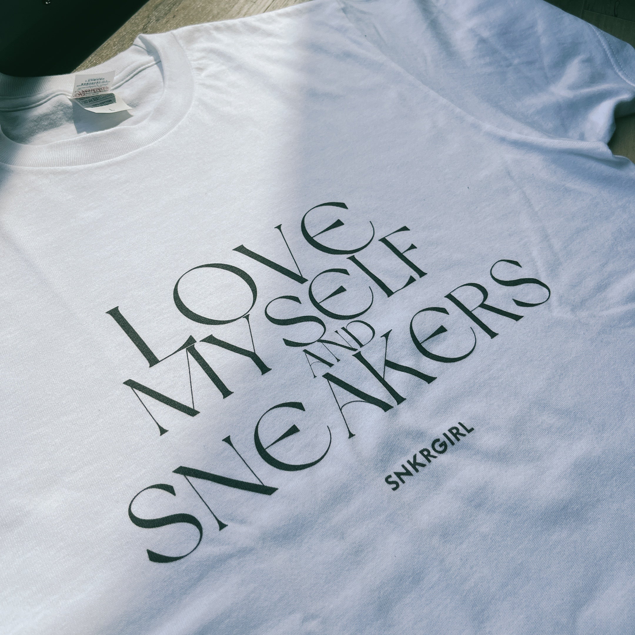 SNKRGIRL Message Tee(Black Logo) / オリジナルメッセージTシャツ(ブラックロゴ)