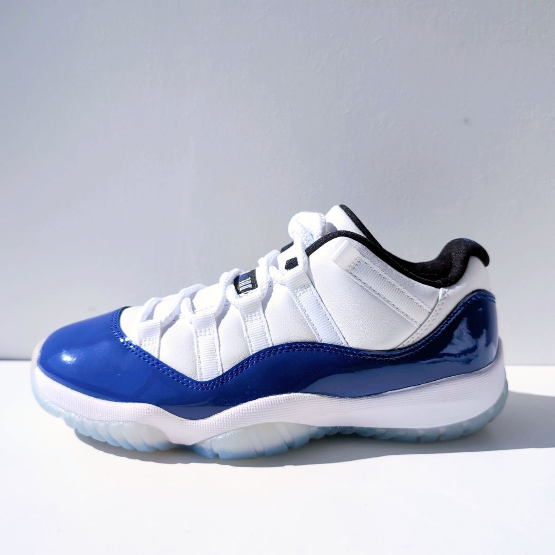 NIKE WMNS AIR JORDAN 11 LOW "CONCORD SKETCH" | 24.5cm | AH7860-100