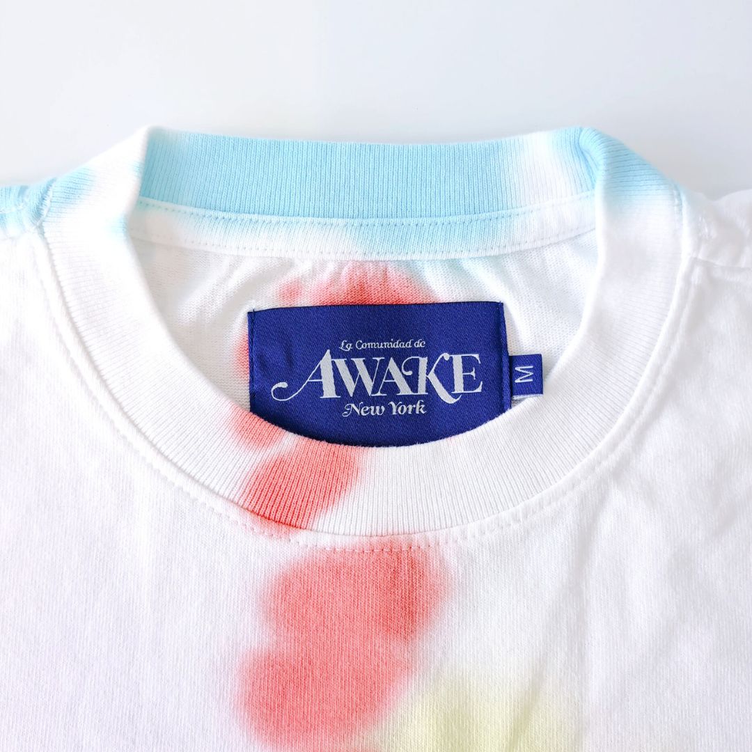 『Awake NY × Peanuts Vampire Tee』スヌーピー タイダイ柄半袖Tシャツ : ホワイト / M