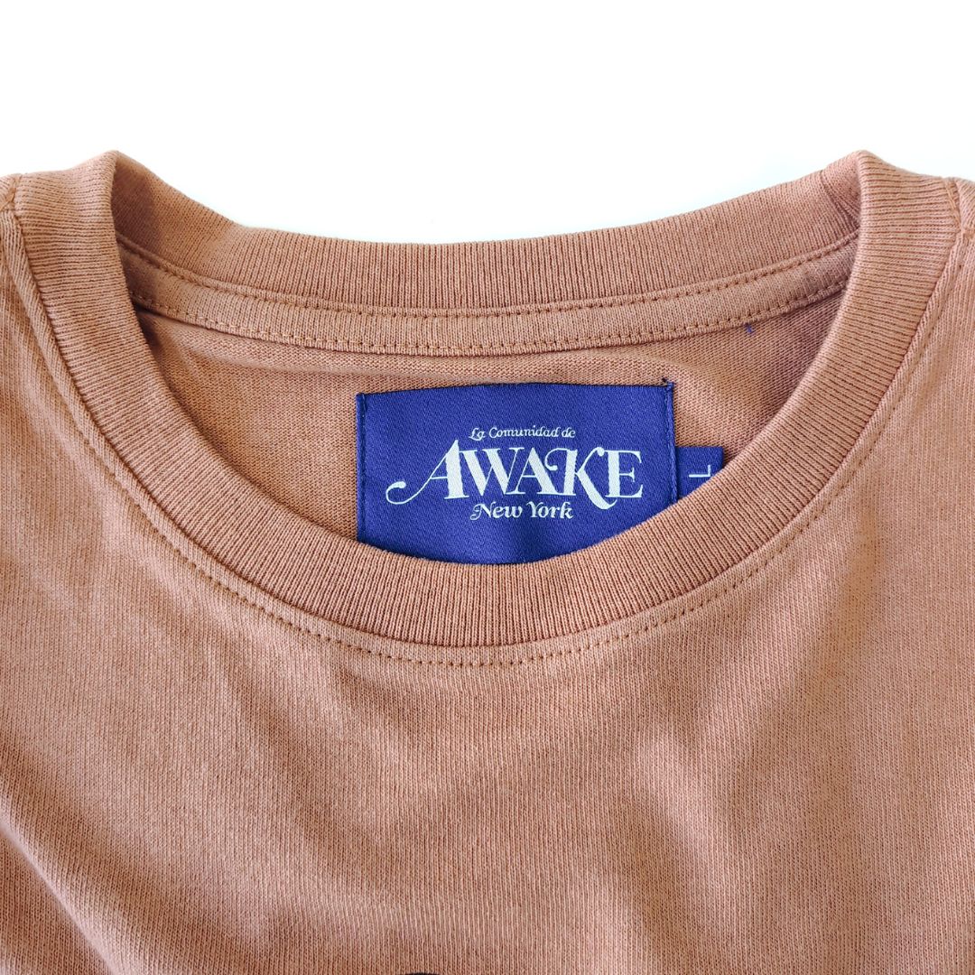 『Awake NY × Peanuts Kids Headphones Tee』ヘッドホンスヌーピー 半袖Tシャツ : ブラウン