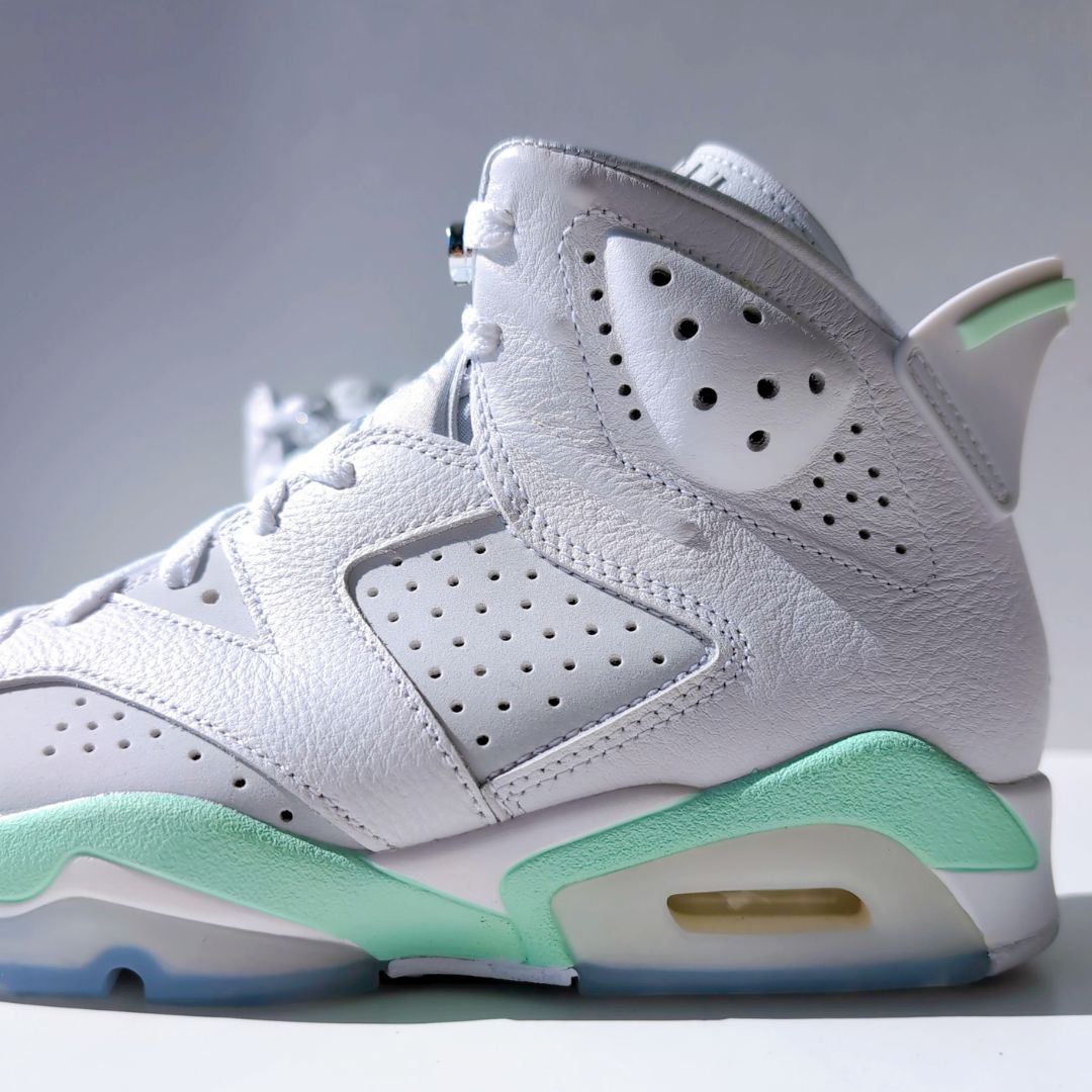 NIKE WMNS AIR JORDAN 6 